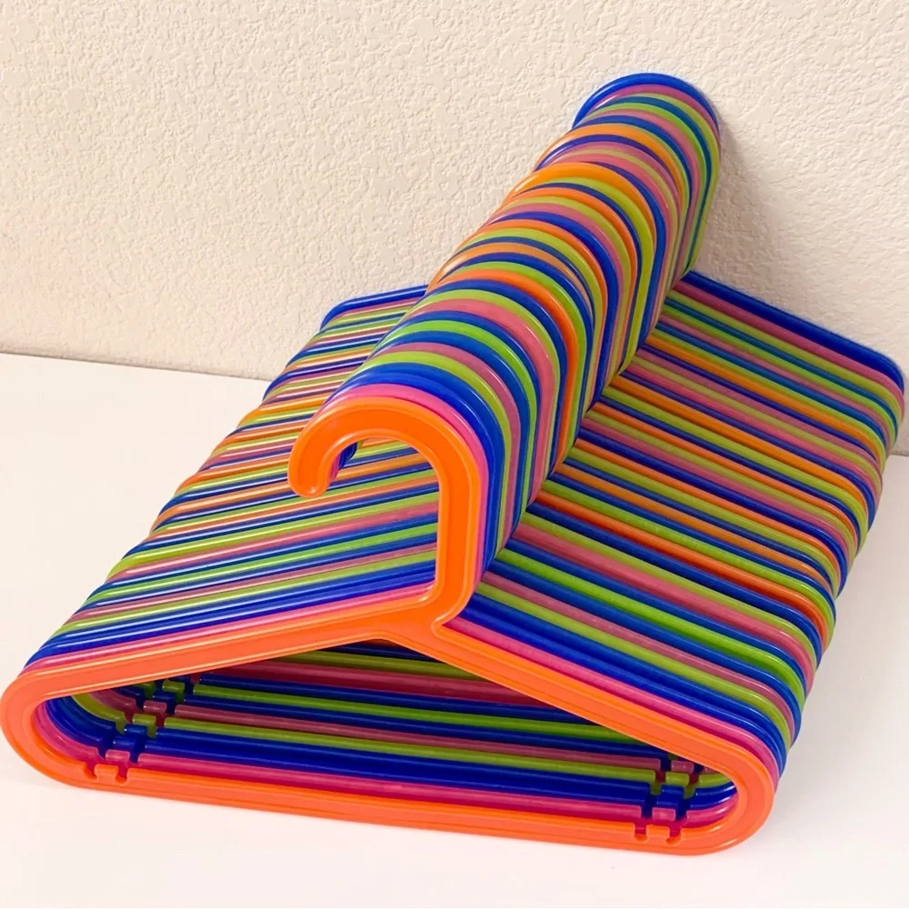 Narrow shoulders hangers 40 set rainbow by Anna everflund